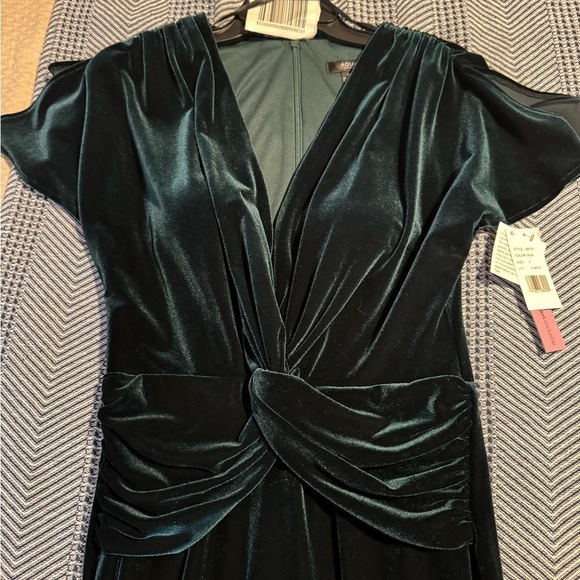 Aqua- NWT Hunter Green Velvet Shortsleeve Vneckline Maxi Cocktail Dress - Picture 4 of 7